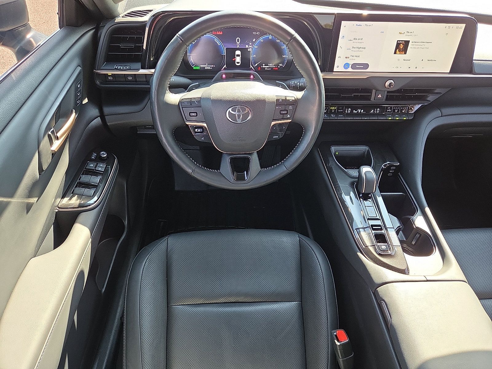 Used 2024 Toyota Crown Platinum AWD/4WD image 11