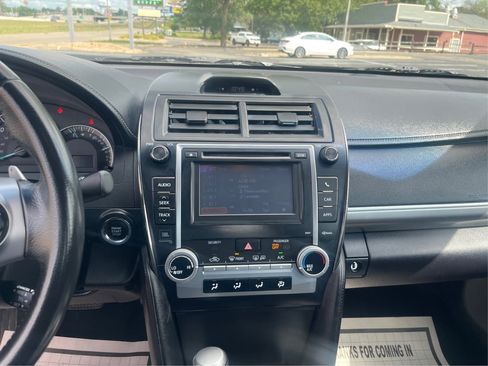 Used 2014 Toyota Camry SE w/ Leather Package FWD image 15
