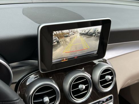 Used 2019 Mercedes-Benz GLC 300 4MATIC image 17