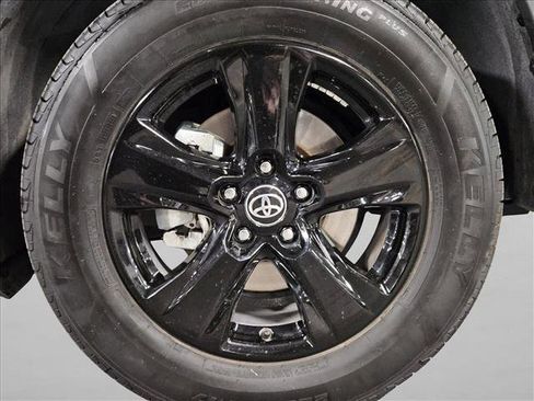 Used 2025 Toyota RAV4 XLE AWD/4WD image 22