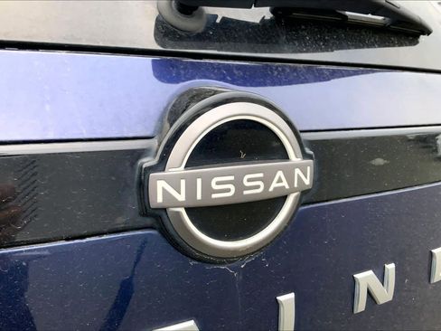 Used 2022 Nissan Pathfinder SV w/ SV Premium Package image 30