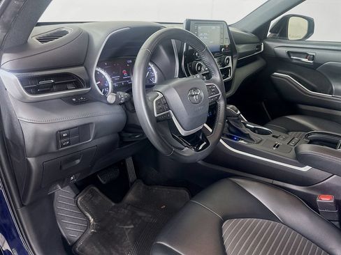 Used 2022 Toyota Highlander XSE FWD image 9
