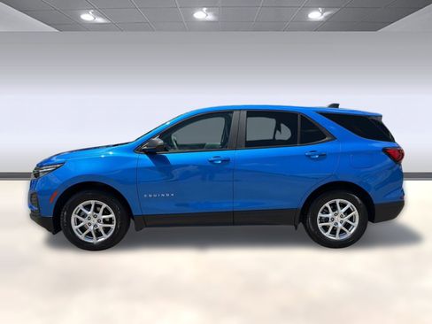 Used 2024 Chevrolet Equinox LS w/ LS Convenience Package FWD image 2