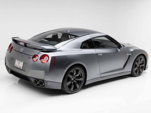 Used 2010 Nissan GT-R Premium AWD/4WD image 3