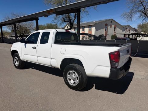 Used 2018 Toyota Tacoma SR image 2