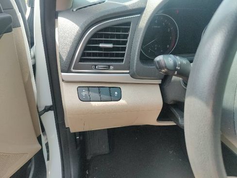 Used 2017 Hyundai Elantra SE FWD image 22