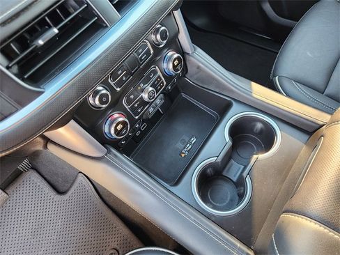 Used 2024 GMC Yukon XL SLT w/ SLT Luxury Package image 19