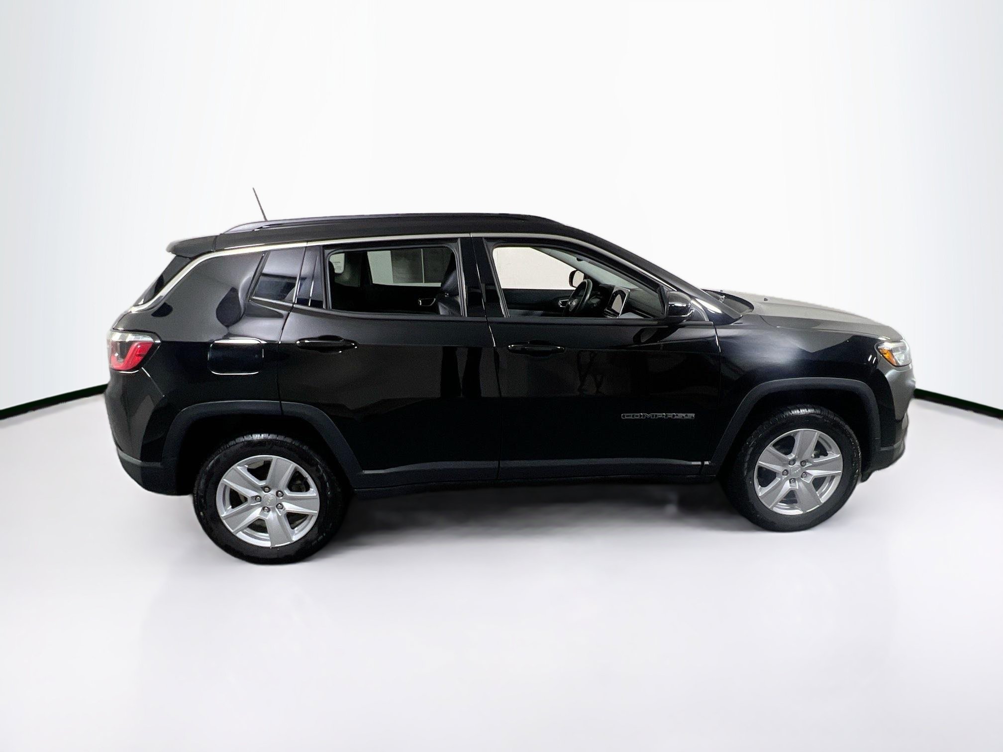 Used 2022 Jeep Compass Latitude w/ Convenience Group AWD/4WD image 4