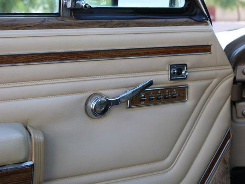 Used 1990 Jeep Grand Wagoneer image 53