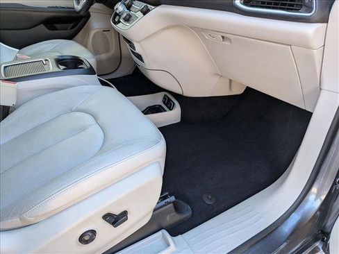 Used 2018 Chrysler Pacifica Touring-L Plus w/ Advanced Safetytec Group image 15