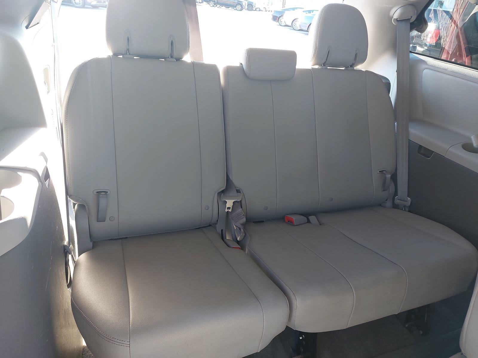 Used 2016 Toyota Sienna XLE Premium FWD image 12