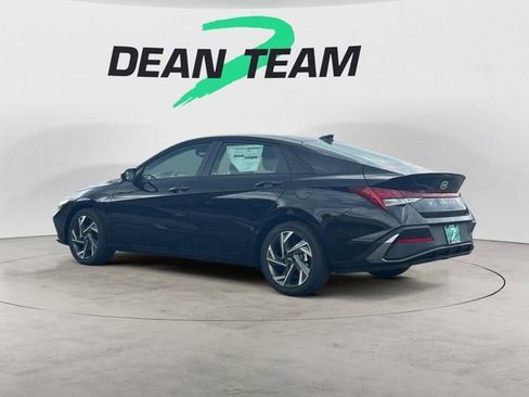 Certified 2025 Hyundai Elantra SEL FWD image 5
