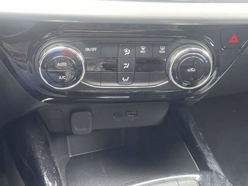 Used 2025 Chevrolet Trax LT FWD image 16