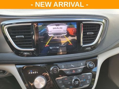 Used 2019 Chrysler Pacifica Limited FWD image 10