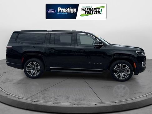 Used 2024 Jeep Wagoneer L Series II w/ Flexible Seating Group RWD image 3