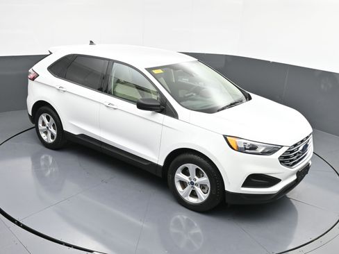 Used 2021 Ford Edge SE image 30