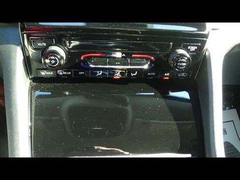 Used 2023 Jeep Grand Cherokee L Laredo image 32