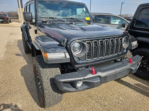 Used 2024 Jeep Wrangler Unlimited Rubicon image 3