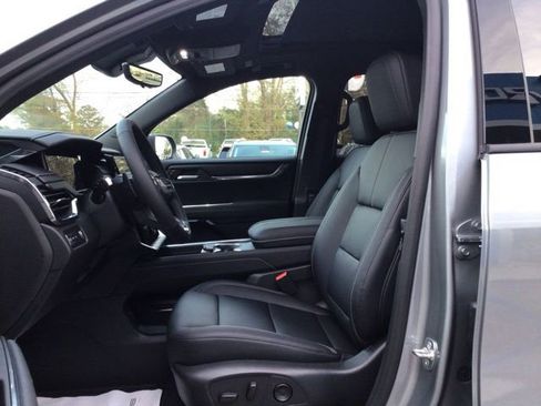 Used 2026 GMC Acadia Elevation w/ Elevation Premium Package image 8