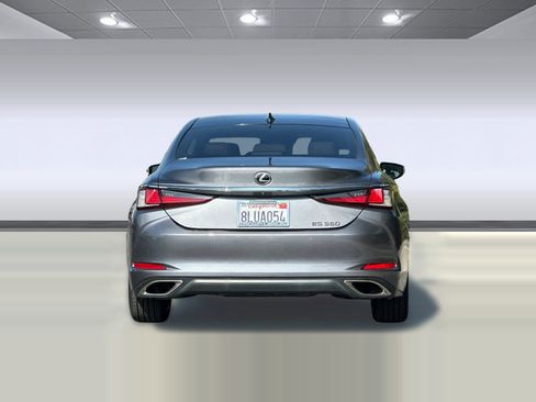 Used 2019 Lexus ES 350 Ultra Luxury w/ Accessory Package 2 image 9