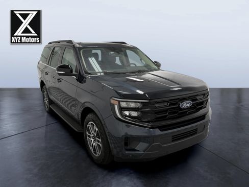 Used 2025 Ford Expedition Active AWD/4WD image 7