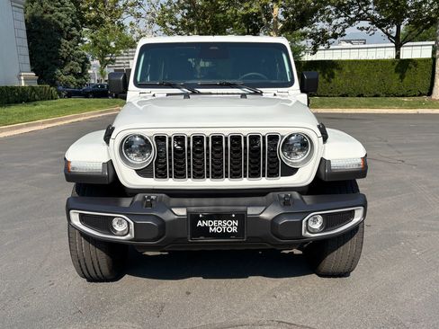 Used 2025 Jeep Wrangler Unlimited Sahara AWD/4WD image 4