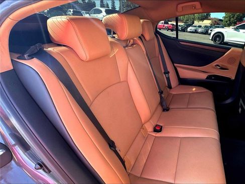 Used 2025 Lexus ES 300h w/ Premium Package FWD image 28