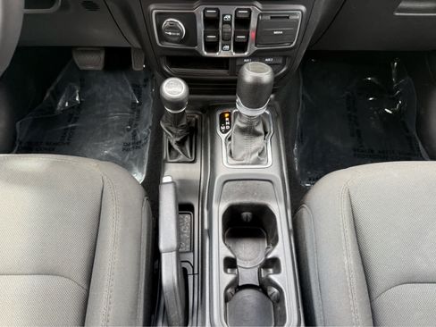 Used 2023 Jeep Wrangler Unlimited w/ Sun & Screen Package AWD/4WD image 27