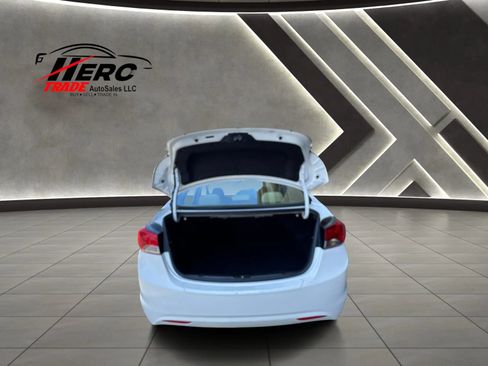 Used 2013 Hyundai Elantra GLS FWD image 41