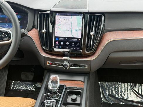 Certified 2023 Volvo XC60 T8 Ultimate w/ Climate Package AWD/4WD image 14