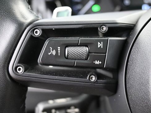 Used 2025 Porsche Macan image 12