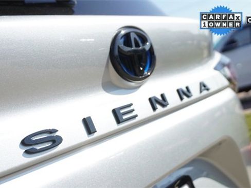 Used 2025 Toyota Sienna XSE w/ XSE Premium Package image 11