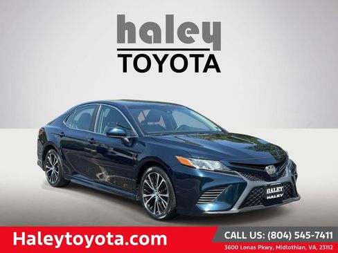 Used 2018 Toyota Camry SE FWD image 1