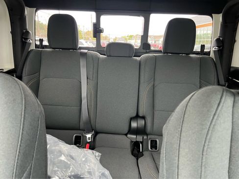 New 2025 Jeep Gladiator Sport image 25