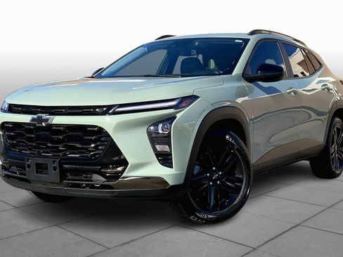 Used 2025 Chevrolet Trax ACTIV w/ Sunroof Package image 1