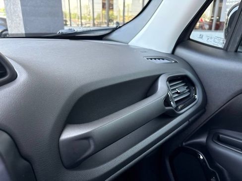 Used 2023 Jeep Renegade Altitude w/ Convenience Group I AWD/4WD image 19