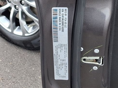 Certified 2021 Jeep Cherokee Latitude Plus w/ Sun & Sound Group image 28