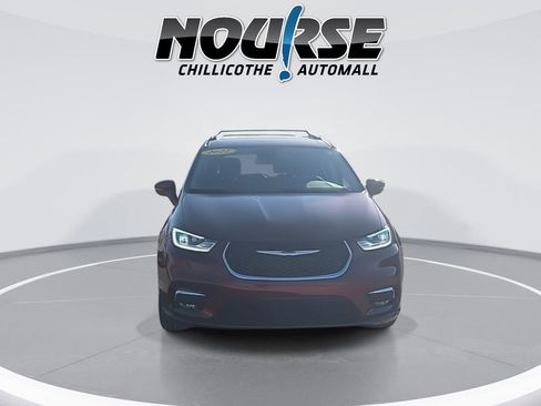 Used 2022 Chrysler Pacifica Touring-L image 3