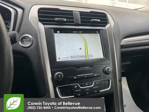 Used 2019 Ford Fusion SE image 29