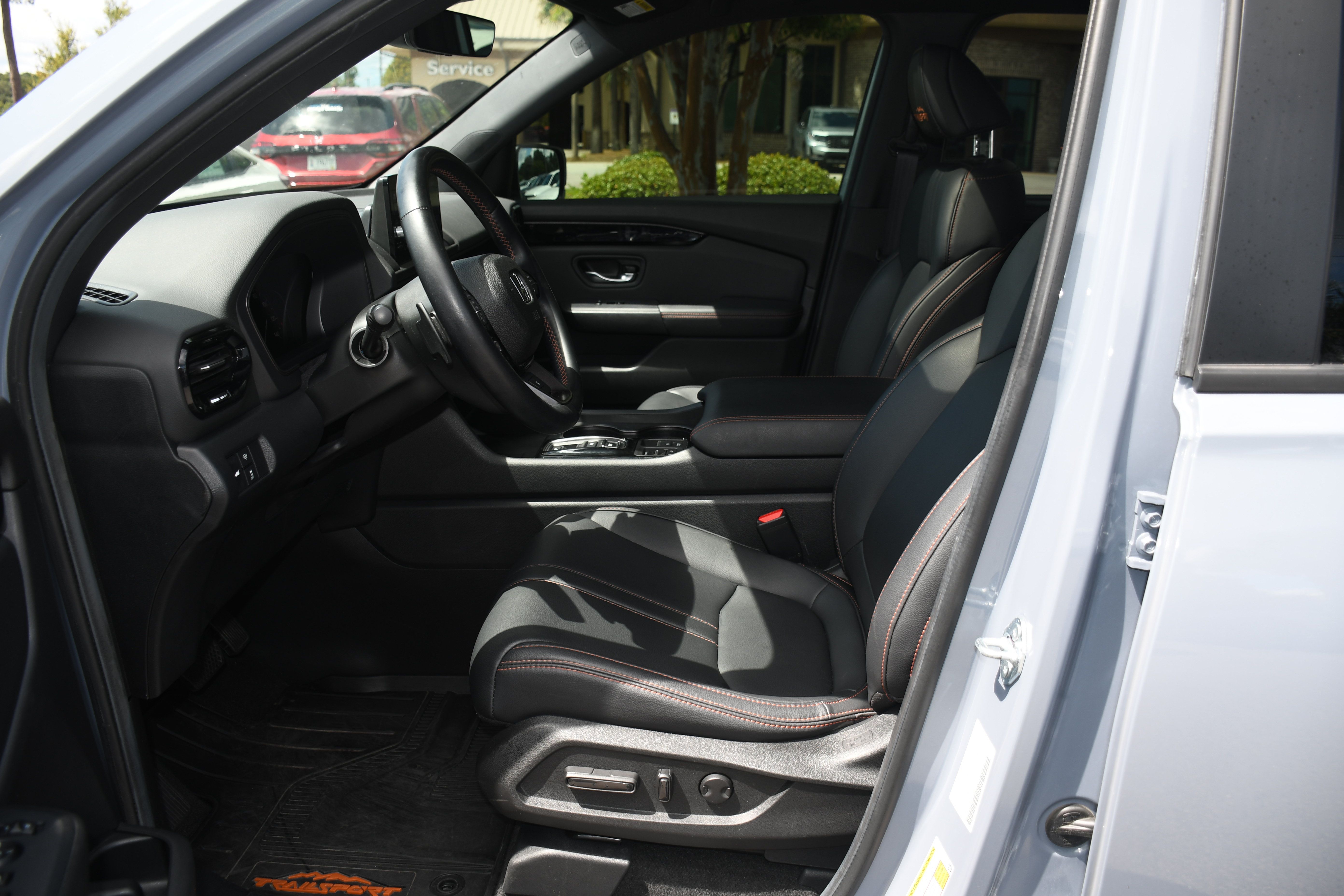 Used 2025 Honda Pilot TrailSport image 9