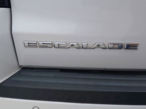 Used 2016 Cadillac Escalade Luxury AWD/4WD image 19
