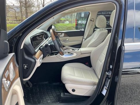 Used 2023 Mercedes-Benz GLS 450 4MATIC image 4