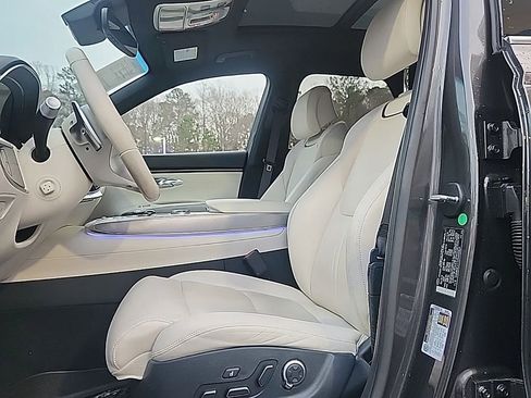 Used 2023 Genesis Electrified GV70 Advanced image 7