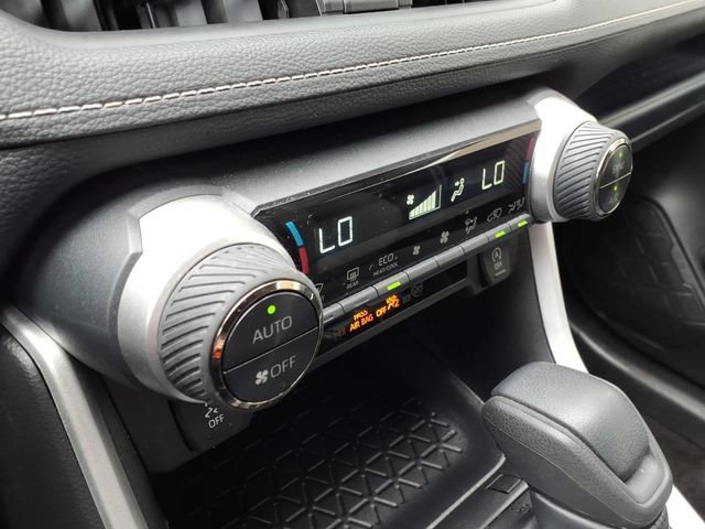 Used 2025 Toyota RAV4 XLE AWD/4WD image 12