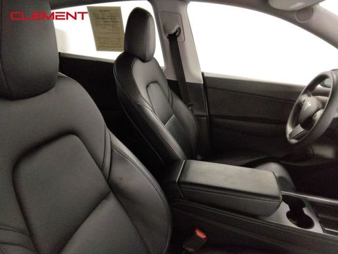 Used 2022 Tesla Model Y Performance image 33