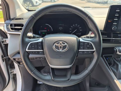 Used 2023 Toyota Sienna XLE FWD image 20