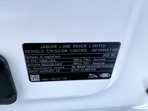 Used 2025 Land Rover Defender 110 S image 30