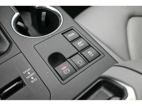 Used 2025 Toyota Highlander XLE image 43