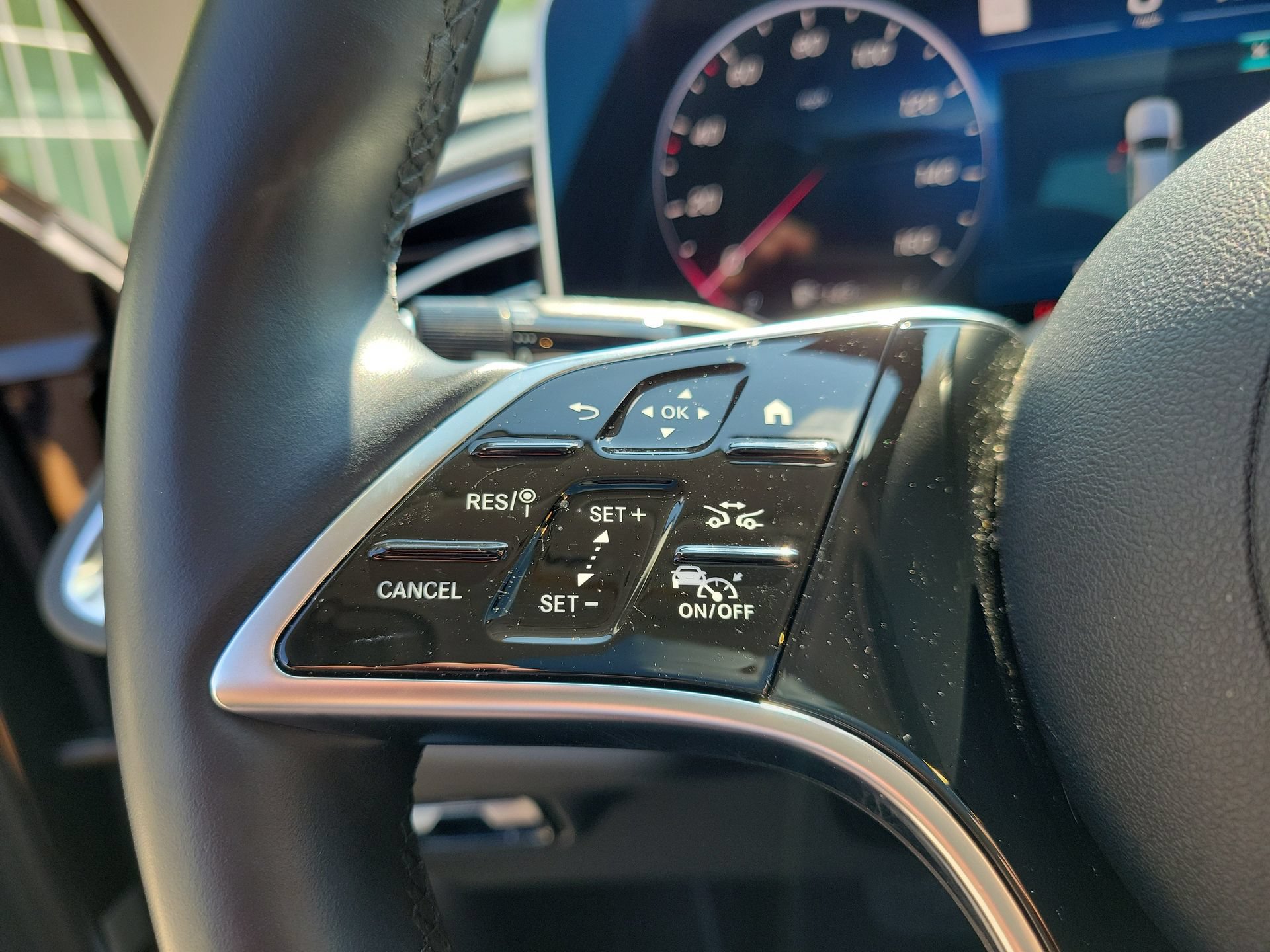 Used 2025 Mercedes-Benz E 350 4MATIC Sedan image 32