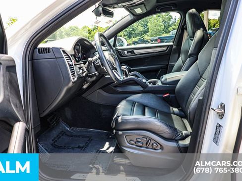 Used 2023 Porsche Cayenne Platinum Edition image 19